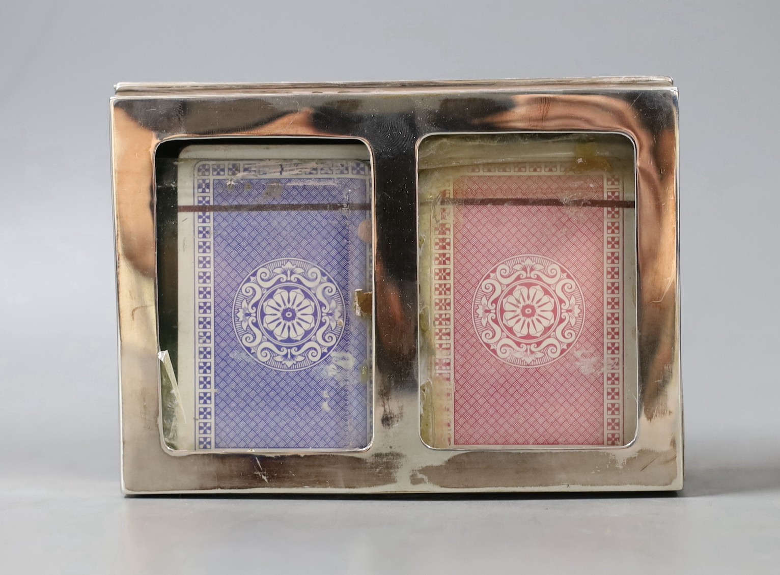 An Edwardian silver mounted and glazed twin compartment playing card box, Levi & Salaman, Birmingham, 1904, 14.5cm (a.f.).